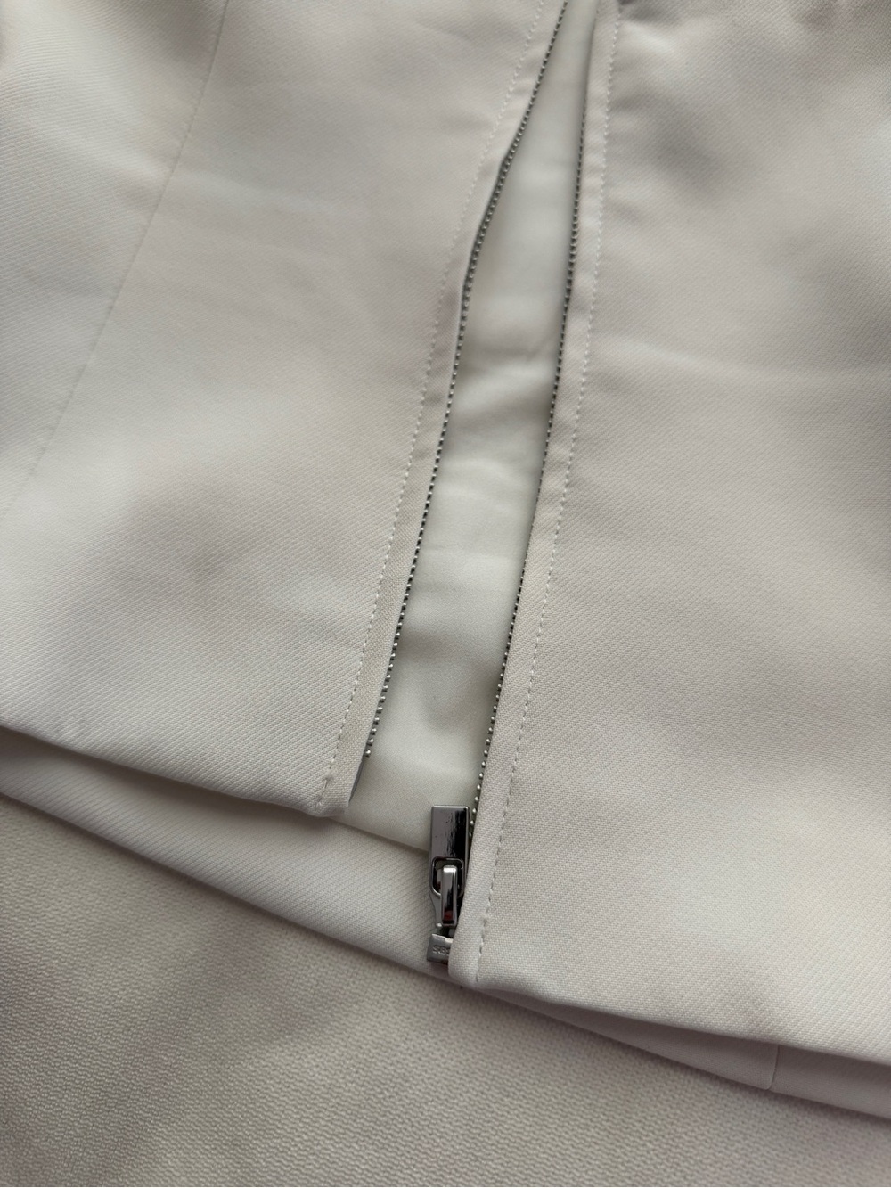 Because of Alice Effortless Tailored Halter Bodice Top - Picture 8 of 9